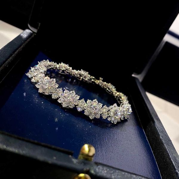 luxury designer charm bracelets sun flower zircon full crystal chain cuff bangle wedding engagement jewelry for women party gift, Golden;silver
luxury designer charm bracelets sun flower zircon full crystal chain cuff bangle wedding engagement jewelry for women party gift, Golden;silver