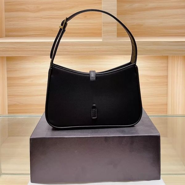 2023 hobo style ladies one-shoulder underarm bag handbag clutch purse wallet black two full leather styles metal letter decoration with box, Black;red
2023 hobo style ladies one-shoulder underarm bag handbag clutch purse wallet black two full leather styles metal letter decoration with box, Black;red