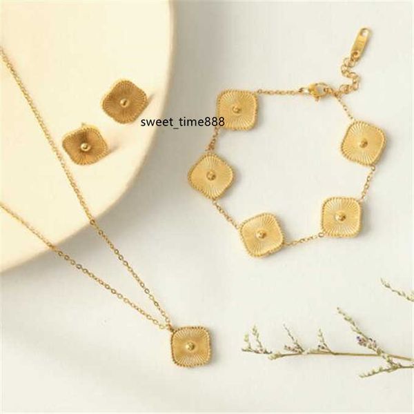 designer pendant jewelry female necklace bracelet earrings 3-piece set made of stainless steel 18k gold wholesale, Silver
designer pendant jewelry female necklace bracelet earrings 3-piece set made of stainless steel 18k gold wholesale, Silver