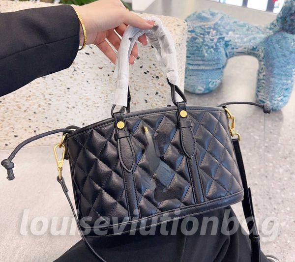 smooth luxury bag designer tote leather ring envelope multifunction yses handbag clutch flap chain womens men crossbody shoulder bags 103878
smooth luxury bag designer tote leather ring envelope multifunction yses handbag clutch flap chain womens men crossbody shoulder bags 103878