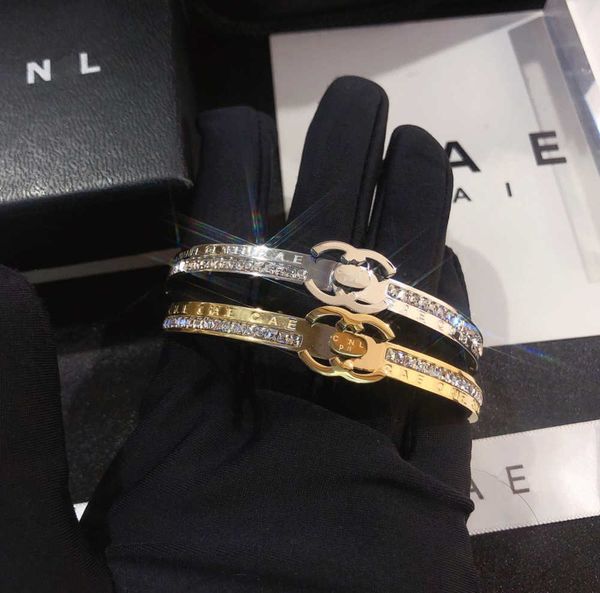 bangle 18k gold 925 silver designer bracelet luxury girls love diamond circle classic brand jewelry couple gift box fashion family accessori, Black
bangle 18k gold 925 silver designer bracelet luxury girls love diamond circle classic brand jewelry couple gift box fashion family accessori, Black