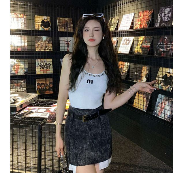 Top Women Wholesale MM 2023 New Product Heavy Industry Nail Bead Embossed Knitted Tank Top White Elasticity Woman Clothing
Top Women Wholesale MM 2023 New Product Heavy Industry Nail Bead Embossed Knitted Tank Top White Elasticity Woman Clothing