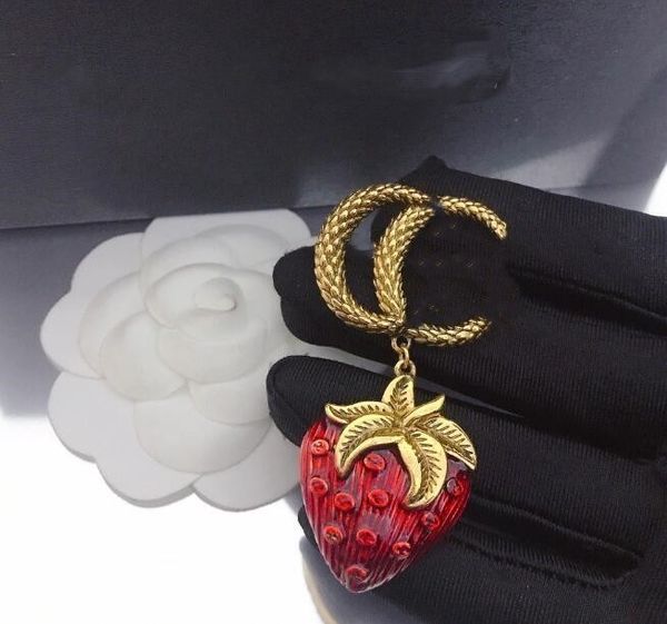 famous design 18k gold plated home strawberry pendant brooch women's geometric pearl suit pin fashion jewelry decorative accessories, Gray
famous design 18k gold plated home strawberry pendant brooch women's geometric pearl suit pin fashion jewelry decorative accessories, Gray