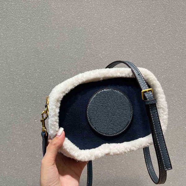 designer shoulder bag winter handbags women fashion spliced furry crossbody messenger ladies vintage camera bags 220919
designer shoulder bag winter handbags women fashion spliced furry crossbody messenger ladies vintage camera bags 220919
