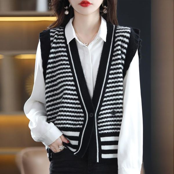 sweaters 2022 autumn and winter new vneck cardigan cashmere vest women's sleeveless sweater casual knitted 100% pure wool ladies vest, White;black
sweaters 2022 autumn and winter new vneck cardigan cashmere vest women's sleeveless sweater casual knitted 100% pure wool ladies vest, White;black
