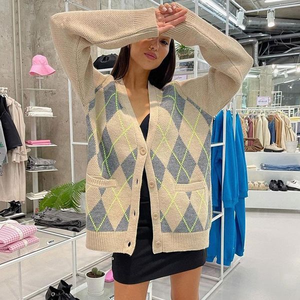 sweaters casual rhombus knitted cardigan sweater women restro pocket singlebreasted wool sweater 2022 autumn female elegant jacket, White;black
sweaters casual rhombus knitted cardigan sweater women restro pocket singlebreasted wool sweater 2022 autumn female elegant jacket, White;black