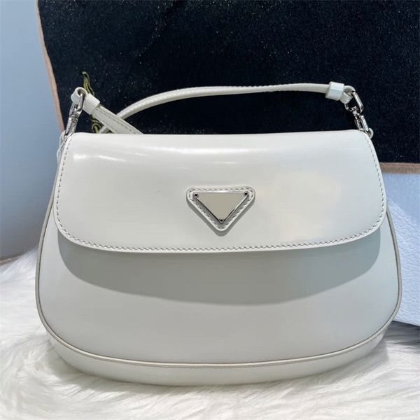 mini shoulder bag triangle enamel designer bags modern style flap design magnetic buckle closure convenient classic luxurys handbag for lady
mini shoulder bag triangle enamel designer bags modern style flap design magnetic buckle closure convenient classic luxurys handbag for lady