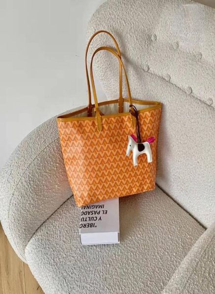 lassic women039s bag shopping bag shoulder tote singlesided pvc handbag9856093
lassic women039s bag shopping bag shoulder tote singlesided pvc handbag9856093