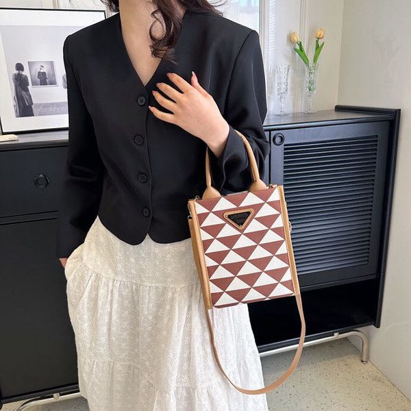 brand messenger bags triangle piano score portable bag for women's single shoulder crossbody bag, fashionable and trendy bag for distri
brand messenger bags triangle piano score portable bag for women's single shoulder crossbody bag, fashionable and trendy bag for distri