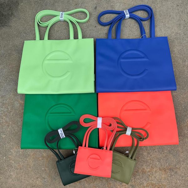 Top qualitys designer bag 2 Sizes Shoulder Bags Leather Mini crossbody women men's handbag Luxury the Tote bag Fashion Shopping top handle Purses Satchels Bag wallet, Patent leather-red
Top qualitys designer bag 2 Sizes Shoulder Bags Leather Mini crossbody women men's handbag Luxury the Tote bag Fashion Shopping top handle Purses Satchels Bag wallet, Patent leather-red