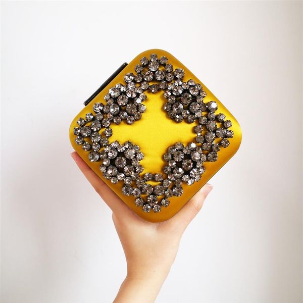 be002high-end new with evening bags designer pearl button soft evening bag handmade patchwork color fashion boutique lady evening 230q
be002high-end new with evening bags designer pearl button soft evening bag handmade patchwork color fashion boutique lady evening 230q