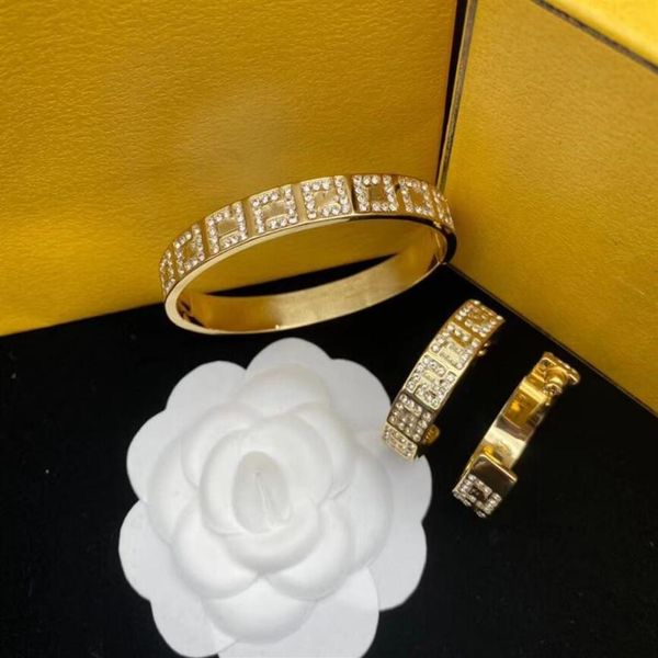 2022 european and american letters diamond stud fashion retro wild earrings and bracelet set women fast delivery225y, Golden;silver
2022 european and american letters diamond stud fashion retro wild earrings and bracelet set women fast delivery225y, Golden;silver