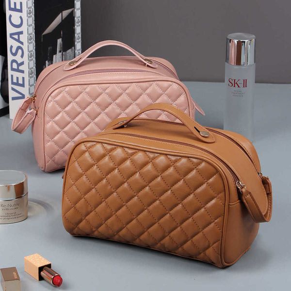 luggage quilted makeup bag women's multifunctional large capacity wash and rinse advanced feel cotton clip bag autumn and winter 230420
luggage quilted makeup bag women's multifunctional large capacity wash and rinse advanced feel cotton clip bag autumn and winter 230420