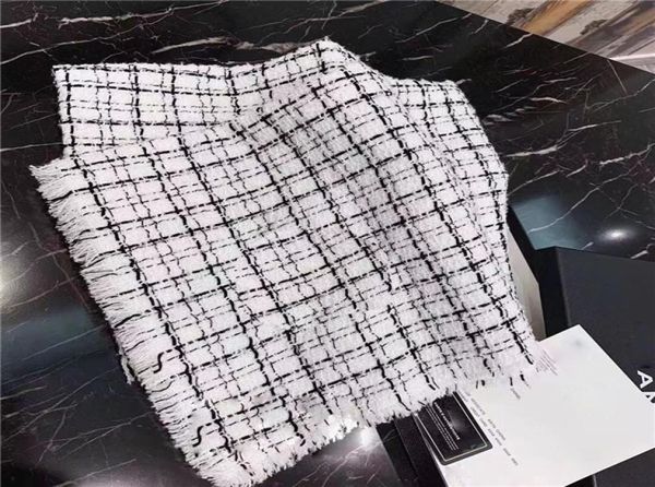 18070cm big size women printed embroidery scarf silk winter print foulard satin square head scarves women shawls 034036524, Blue;gray
18070cm big size women printed embroidery scarf silk winter print foulard satin square head scarves women shawls 034036524, Blue;gray