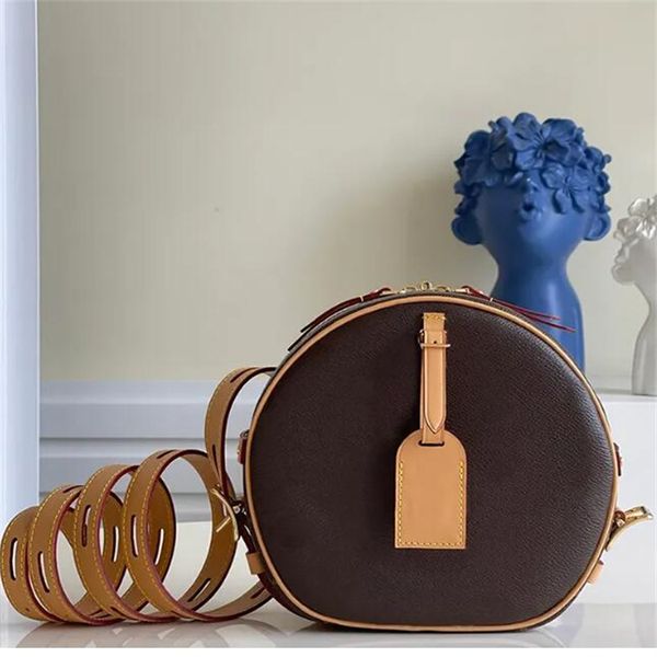mini boite chapeau designer bag womens luxurys designers shoulder bags handbags purses crossbody bucket round bag women fashion leather tote
mini boite chapeau designer bag womens luxurys designers shoulder bags handbags purses crossbody bucket round bag women fashion leather tote