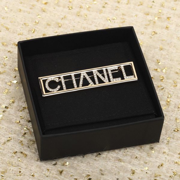 2023 luxury quality charm brooch with diamond and words design in 18k gold plated have box stamp rectangle ps7877a, Golden
2023 luxury quality charm brooch with diamond and words design in 18k gold plated have box stamp rectangle ps7877a, Golden
