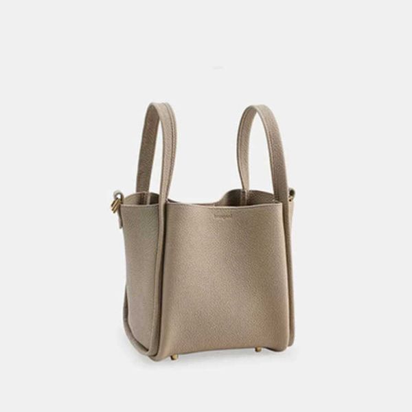 shoulder bags song monts vegetable basket bag female designer tote layer cowhide large capacity commuter portable water bucket bag 230419 
shoulder bags song monts vegetable basket bag female designer tote layer cowhide large capacity commuter portable water bucket bag 230419