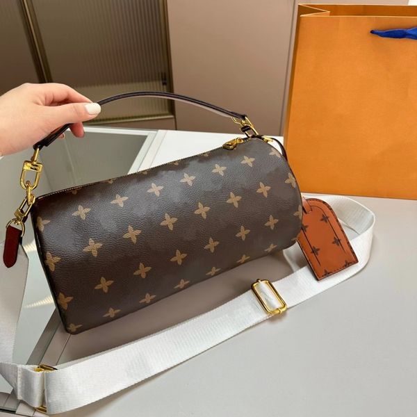 designer bag fashion beautiful round bucket bag carrying light temperament diesels bag new pillow bag.
designer bag fashion beautiful round bucket bag carrying light temperament diesels bag new pillow bag.