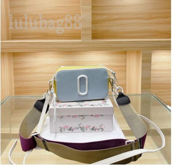 luxuries designer women bag snapscamera bag black red pink bags couple style leather internal pocket pochettes wide shoulder strap removable
luxuries designer women bag snapscamera bag black red pink bags couple style leather internal pocket pochettes wide shoulder strap removable