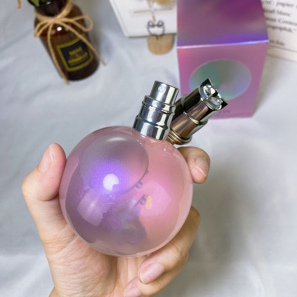 small light bulb light fragrance women's perfume 100ml strong perfume long lasting good smell fast shipping.
small light bulb light fragrance women's perfume 100ml strong perfume long lasting good smell fast shipping.