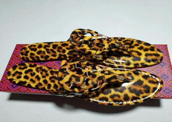 2022 classic summer slippers 100 bright black clip toe women shoes beach flip flops flat heel lady belt buckle soft cow leat1311428
2022 classic summer slippers 100 bright black clip toe women shoes beach flip flops flat heel lady belt buckle soft cow leat1311428