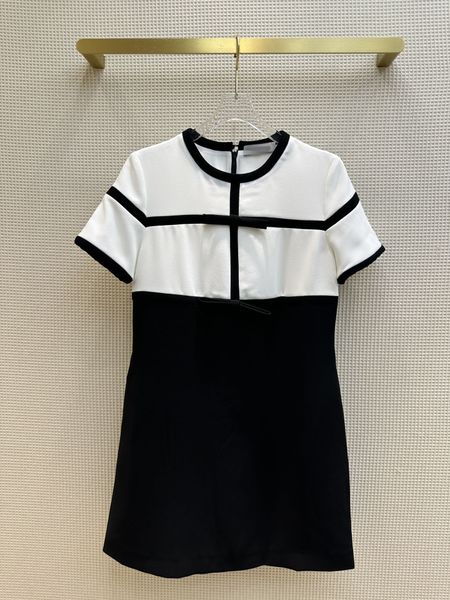 street style dresses 2023 european luxury designer designs spring/summer contrast panel dress, Black;pink
street style dresses 2023 european luxury designer designs spring/summer contrast panel dress, Black;pink