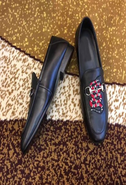 fall black white mens genuine leather luxury buckle loafers animal snake embroidery driving slippers driver shoes man5918656
fall black white mens genuine leather luxury buckle loafers animal snake embroidery driving slippers driver shoes man5918656