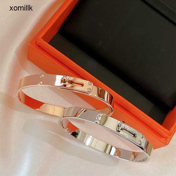 hermm classics bracelet bracelet light luxury fashion women s v gold material six diamond smooth face non fading japanese and korean ins sam, Black
hermm classics bracelet bracelet light luxury fashion women s v gold material six diamond smooth face non fading japanese and korean ins sam, Black