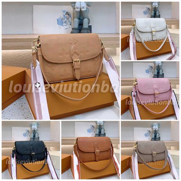 luxury designer handbag purse women shoulder bag embossed flower leather clutch crossbody messenger bags chain coin pillow cross body tote w
luxury designer handbag purse women shoulder bag embossed flower leather clutch crossbody messenger bags chain coin pillow cross body tote w