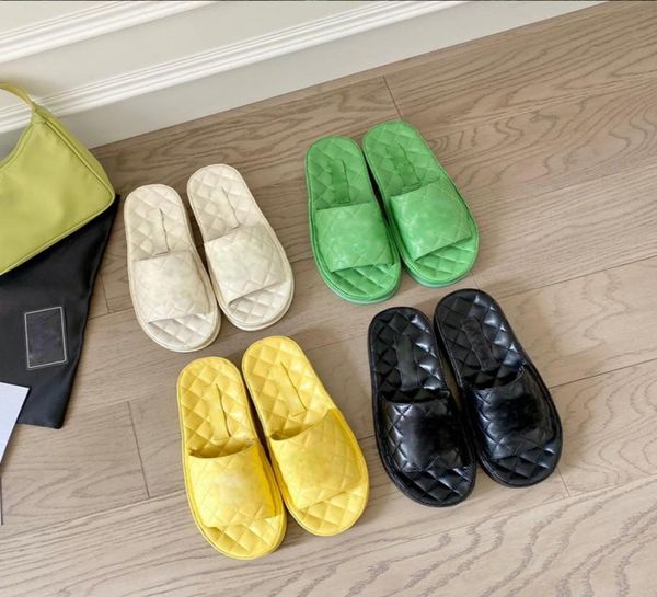 slipper checkered softleather flat bottom women sandals cool thick casual slippers outdoor rubber fashion electric embroidered sol2255443, Black
slipper checkered softleather flat bottom women sandals cool thick casual slippers outdoor rubber fashion electric embroidered sol2255443, Black