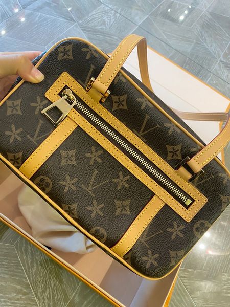 fashion cite m46321 viutonity duffel bags womens mens handle genuine leather luxury designer handbag shoulder clutch crossbody bags travel s
fashion cite m46321 viutonity duffel bags womens mens handle genuine leather luxury designer handbag shoulder clutch crossbody bags travel s