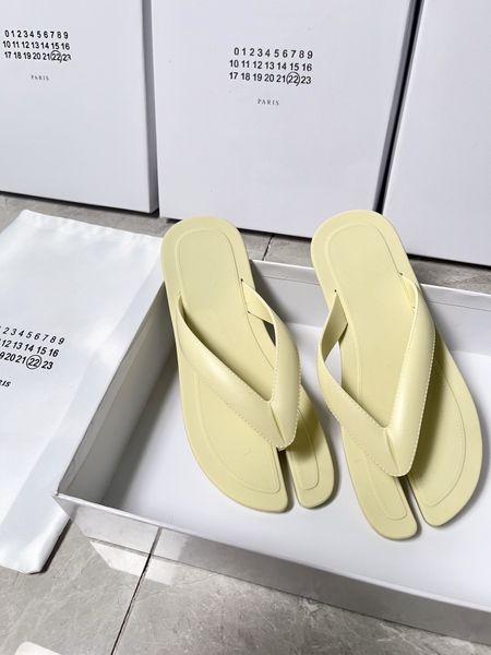 2023 luxury designer ladies slippers women men tabi ninja thong sandals summer beach split toe flip flops outdoor home leisure walking l fla, Black
2023 luxury designer ladies slippers women men tabi ninja thong sandals summer beach split toe flip flops outdoor home leisure walking l fla, Black