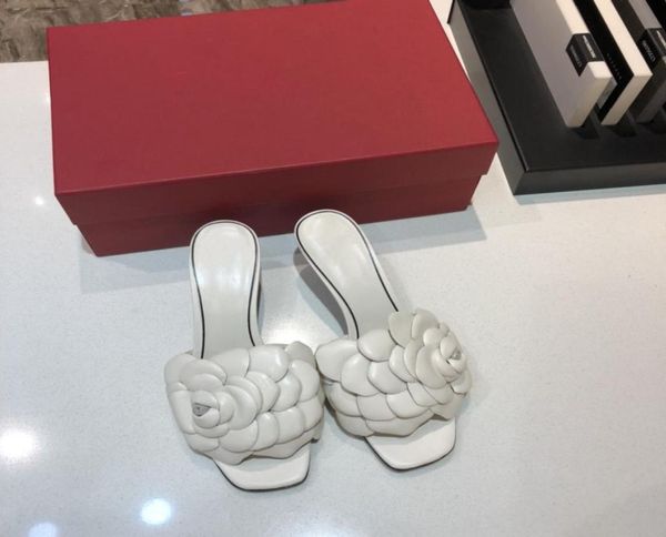 2021 luxurys designer woman low mid heel slippers flower decoration embossed soft soled shoes printed beach shoe matching skirt ha8674095, Black
2021 luxurys designer woman low mid heel slippers flower decoration embossed soft soled shoes printed beach shoe matching skirt ha8674095, Black