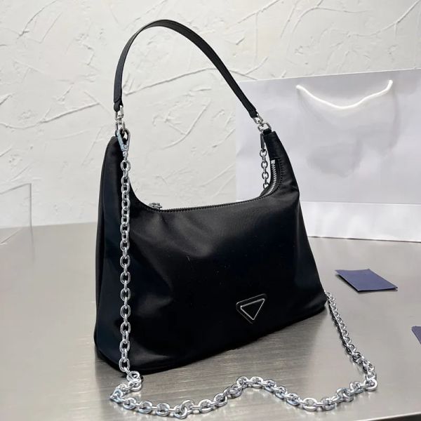 22ss the totes bags lady famous designer cool practical large capacity plain underarm handbags women coin purse casual square, Black;red
22ss the totes bags lady famous designer cool practical large capacity plain underarm handbags women coin purse casual square, Black;red