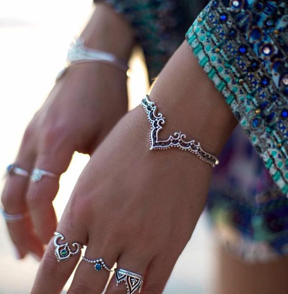 ethnic antique silver color hollow flower bracelet for women carved open bracelets bangle party jewelry8743444, Golden;silver
ethnic antique silver color hollow flower bracelet for women carved open bracelets bangle party jewelry8743444, Golden;silver