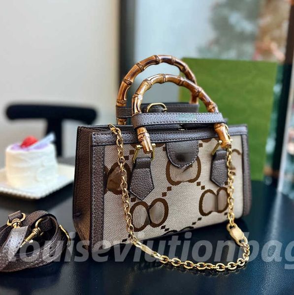 quality luxurys designer bamboo bag cross body shoulder purse fashion lady shopping handbag women letter popular totes cartoon pillow practi
quality luxurys designer bamboo bag cross body shoulder purse fashion lady shopping handbag women letter popular totes cartoon pillow practi