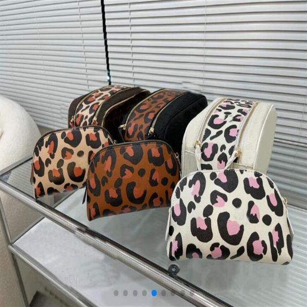 2pcs set travelling toilet bag designer women wash large capacity cosmetic bags makeup toiletry bag pouch makeup toiletry bags 018295p
2pcs set travelling toilet bag designer women wash large capacity cosmetic bags makeup toiletry bag pouch makeup toiletry bags 018295p