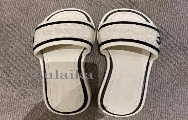 slippers 2021 summer fashion embroidered letter mid heel classic rhombic plaid splicing color canvas mules shoes women6420890, Black
slippers 2021 summer fashion embroidered letter mid heel classic rhombic plaid splicing color canvas mules shoes women6420890, Black