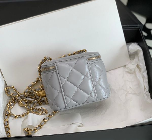 10a mirror quality small lambskin vanity case women luxury designer cosmetic bags mini lipstic case with box c1396321053
10a mirror quality small lambskin vanity case women luxury designer cosmetic bags mini lipstic case with box c1396321053