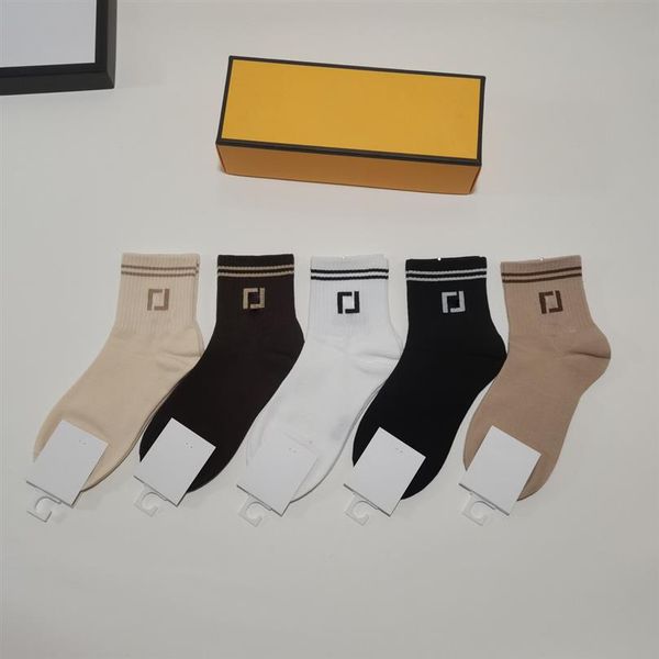 2021 classic sports designer socks women sock casual mens 100%cotton 5 pairs box embroidery whole with box208n, Black
2021 classic sports designer socks women sock casual mens 100%cotton 5 pairs box embroidery whole with box208n, Black