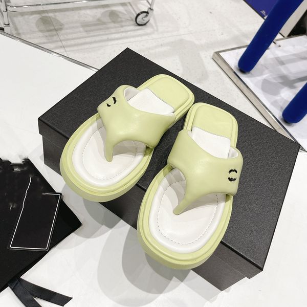 fashion slippers 2023 luxury design summer channel men and women flat shoes thick sole leather rubber letter logo casual cartoon slippers 05, Black
fashion slippers 2023 luxury design summer channel men and women flat shoes thick sole leather rubber letter logo casual cartoon slippers 05, Black