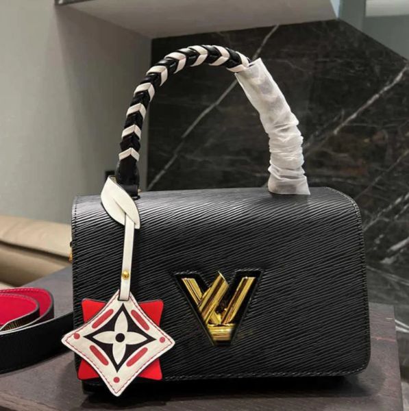 2023 designer bags genuine leather lock flap handbag black twist shoulder lady crossbody luxury totes, Black;red
2023 designer bags genuine leather lock flap handbag black twist shoulder lady crossbody luxury totes, Black;red