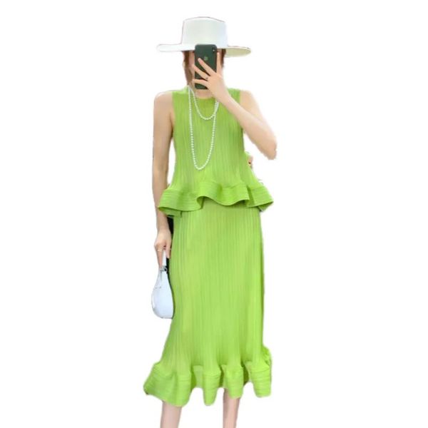 2023 summer pleated group two piece women's bud shirt and a-line pleated vest skirt women's casual set two piece dresses casual, White
2023 summer pleated group two piece women's bud shirt and a-line pleated vest skirt women's casual set two piece dresses casual, White
