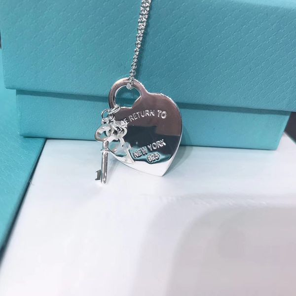 100% silver luxury tiff key necklace heart pendant necklaces female designer jewelry exquisite craftsmanship return logo classic blue box lo
100% silver luxury tiff key necklace heart pendant necklaces female designer jewelry exquisite craftsmanship return logo classic blue box lo