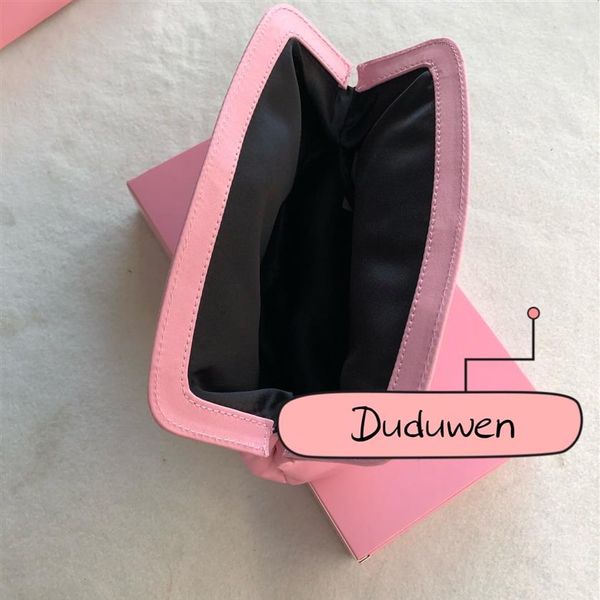 24x14x8cm classic p buckle pink makeup storage bag cosmetic bag with gift box collection item294h, Blue;pink
24x14x8cm classic p buckle pink makeup storage bag cosmetic bag with gift box collection item294h, Blue;pink