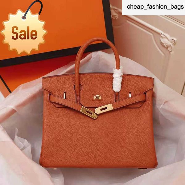 luxurys designers bags totes luxury brand purse single zipper wallets women hand tote real leather lady plaid purses han
luxurys designers bags totes luxury brand purse single zipper wallets women hand tote real leather lady plaid purses han