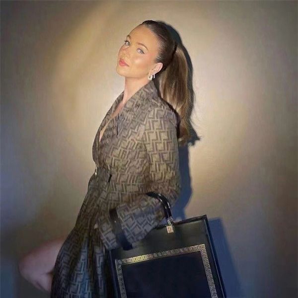 womens trench coats designer luxury women windbreaker body letter print jacket loose belt coat female casual long trenchs coat e131, Tan;black
womens trench coats designer luxury women windbreaker body letter print jacket loose belt coat female casual long trenchs coat e131, Tan;black