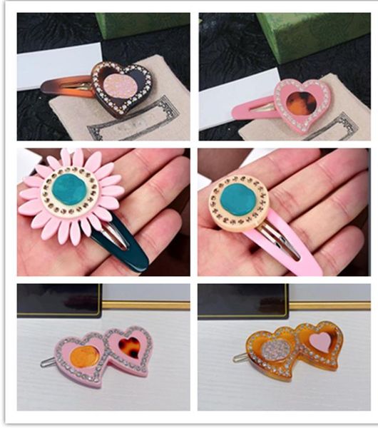 designer heart hair clips barrettes 2023 new fashion luxury sweet cute pink letter printed rhinestone hairpins for women girls hair accessor
designer heart hair clips barrettes 2023 new fashion luxury sweet cute pink letter printed rhinestone hairpins for women girls hair accessor