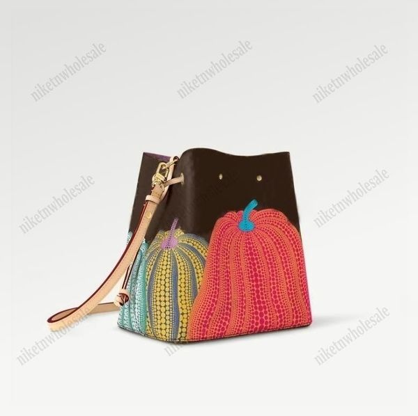 pumpkin print yk neonoe mm bucket bag m46473 yayoi kusama designer shoulder bags colorful dots crossbody leather drawstring bag
pumpkin print yk neonoe mm bucket bag m46473 yayoi kusama designer shoulder bags colorful dots crossbody leather drawstring bag