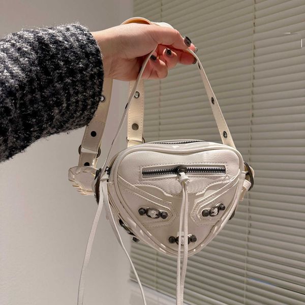 luxury love heart bag women shoulder bag leather crossbody designer bags cool handbag fashion motorcycle bags lady cute purse 230425
luxury love heart bag women shoulder bag leather crossbody designer bags cool handbag fashion motorcycle bags lady cute purse 230425